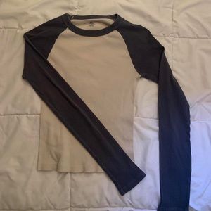 adorable blue/grey and white baseball brandy melville tee⭐️